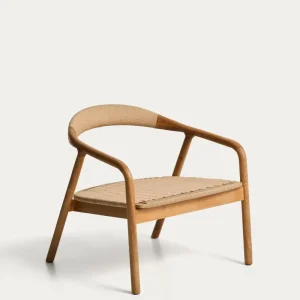 Poltrona Derile realizzata legno massello di rovere con finitura color naturale e corda di carta beige 100% FSC