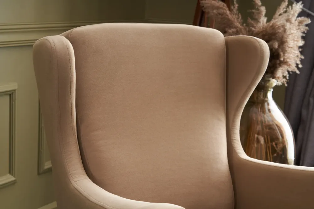 Poltrona design con poggiatesta classica rivestita tessuto crema cm 77x80x98h