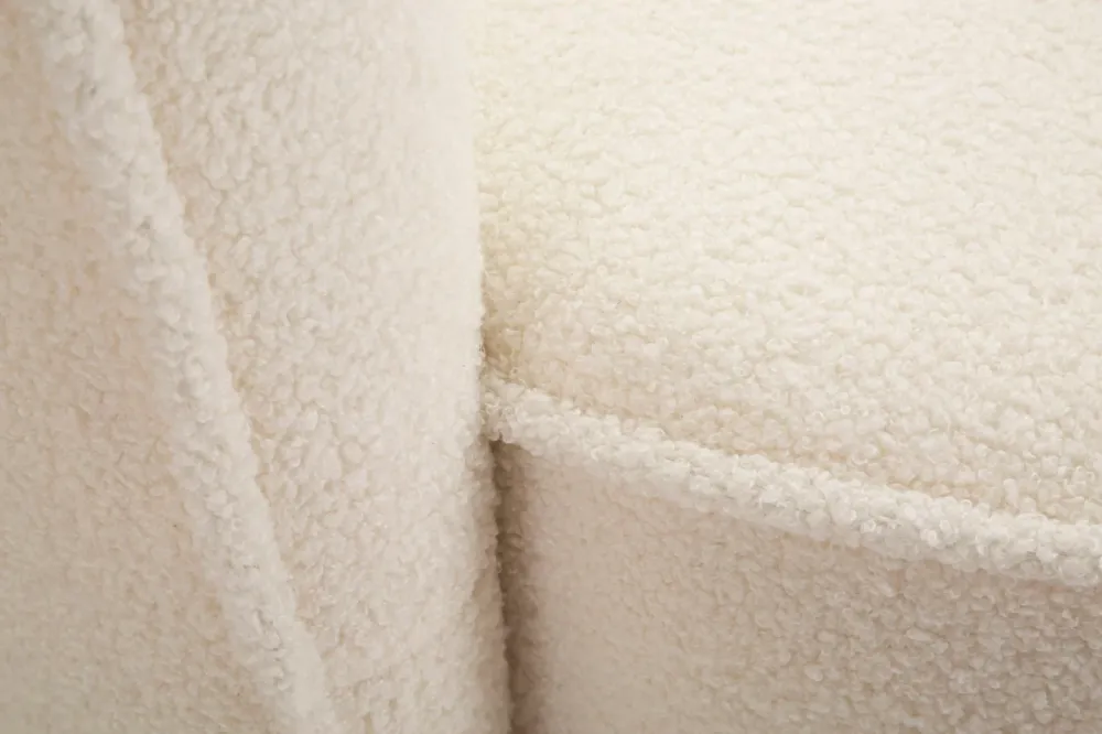 Poltrona "Iceland" tessuto colore crema con decorazioni dorate per interni