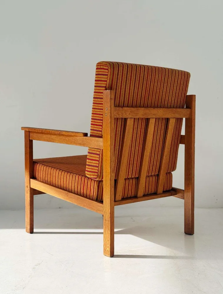Poltrona legno massello con rivestimento righe