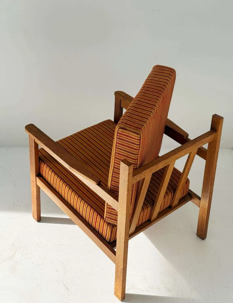 Poltrona legno massello con rivestimento righe