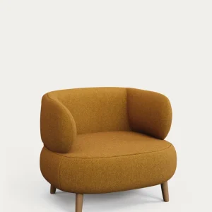 Poltrona Luisa finta pelle di agnello ignifuga giallo senape con gambe legno massello di faggio, 90 cm