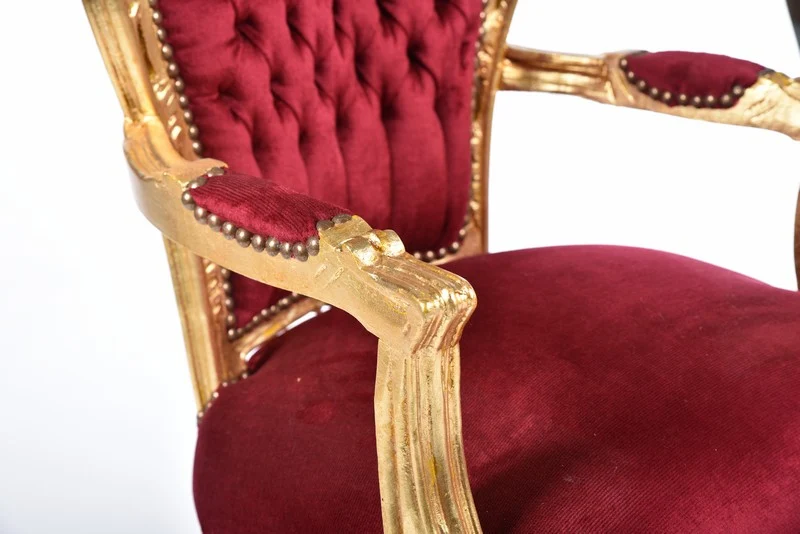 Poltrona stile luigi XVI legno colore oro e velluto colore rosso cm 63x65x108h