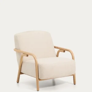 Poltrona Sylo realizzata ciniglia beige e legno massello di frassino con finitura naturale, FSC 100 %