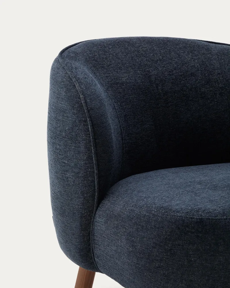 Poltrona Ulit ciniglia grigio-blu con gambe legno massello di frassino finitura noce