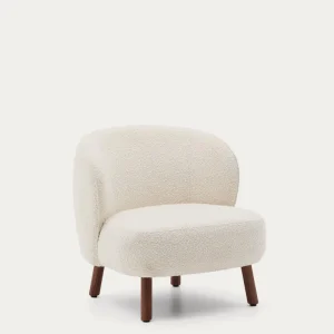 Poltrona Ulit realizzata similpelle di agnello bianca con gambe legno massello di frassino con finitura noce