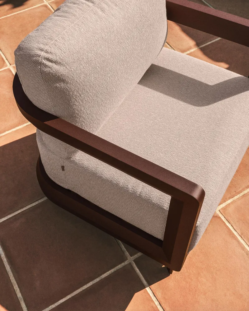 Poltroncina da esterno Nerano realizzata alluminio colore marrone