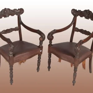Poltrone francesi del 1800 con ricchi motivi di intaglio