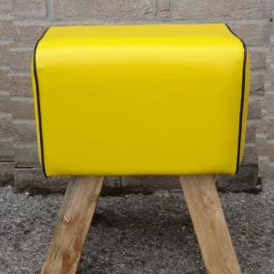 Pouf vintage da camera pelle colore giallo cm 40x32x46h