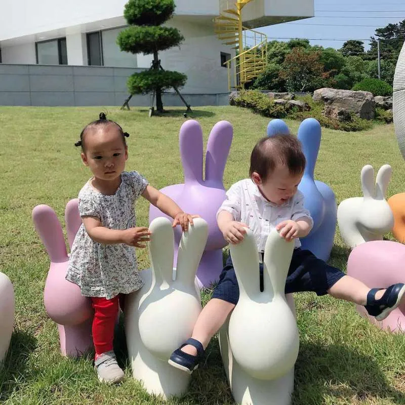 Qeeboo Sedia Rabbit Chair Grigio Chiaro