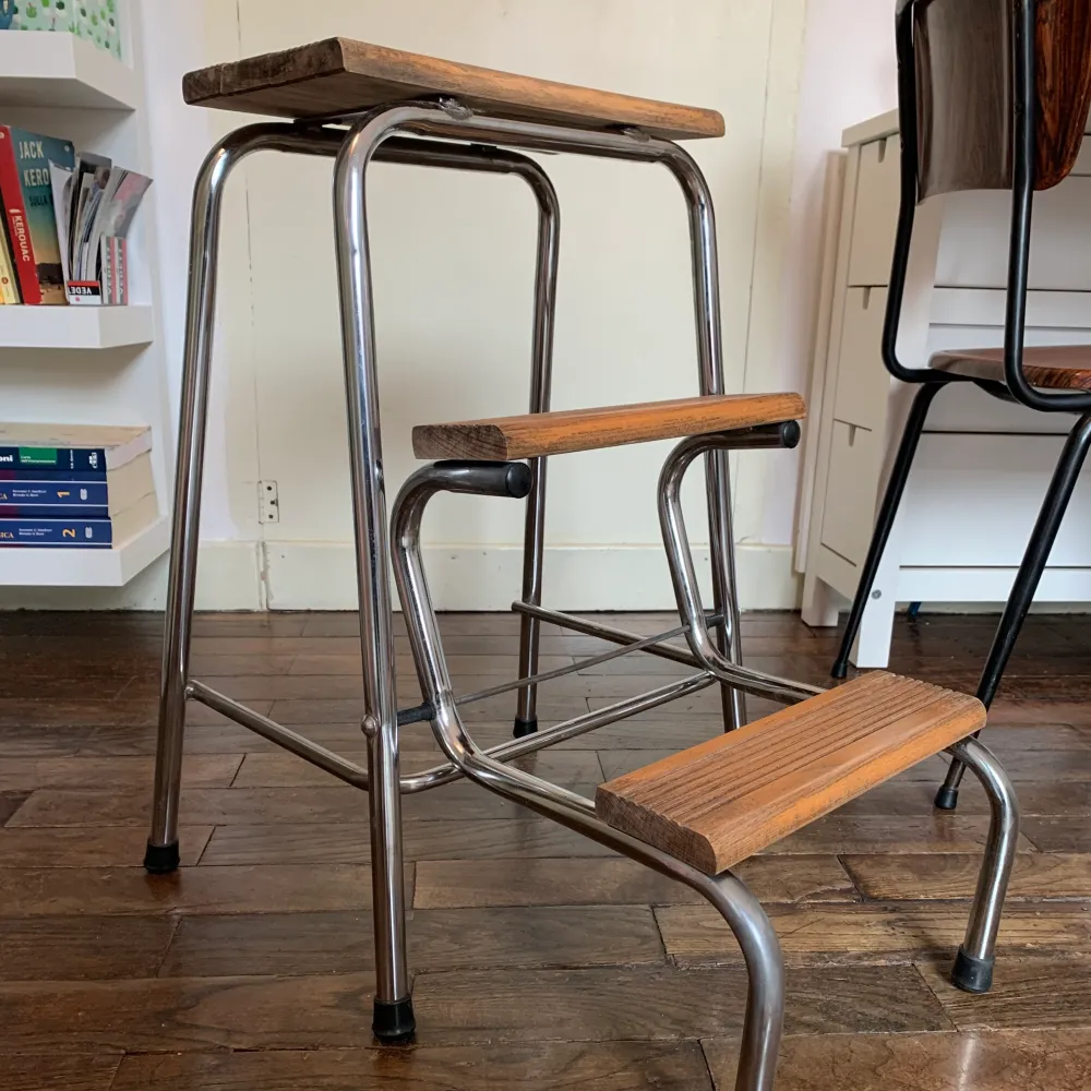 Scaletta sgabello vintage da cucina acciaio e legno - Italia 1980
