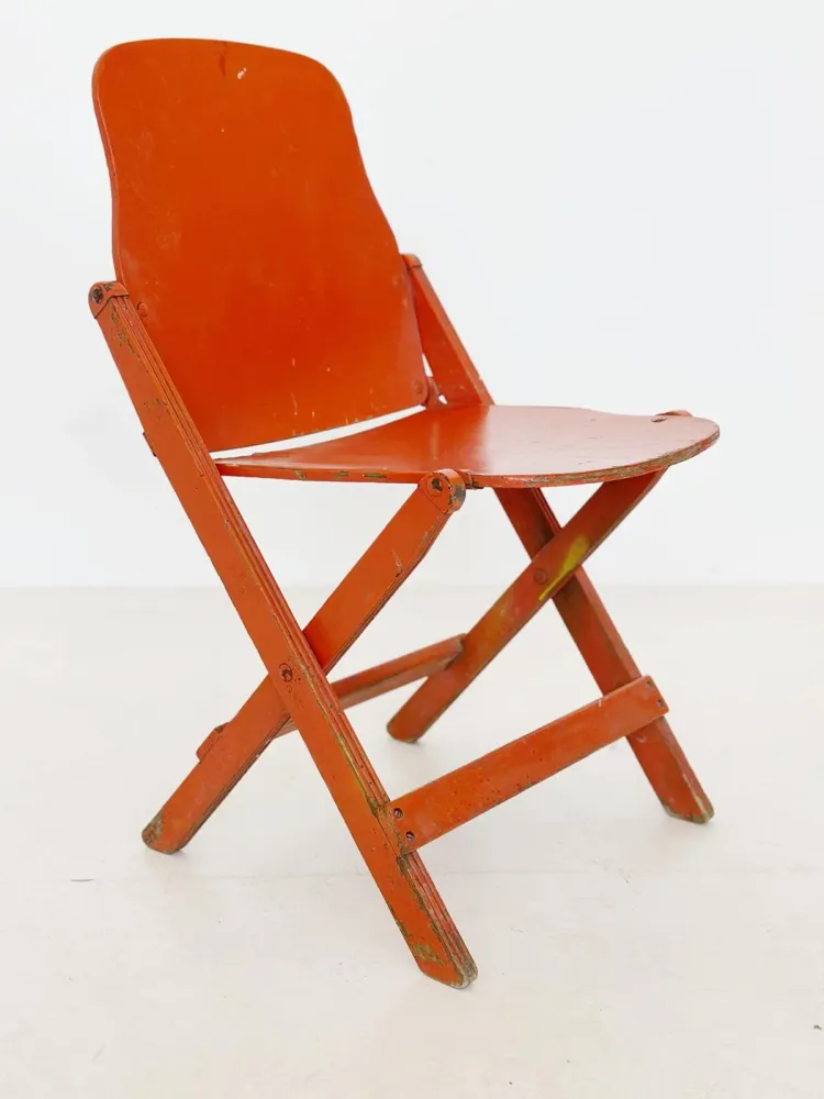 Sedia arancione richiudibile
