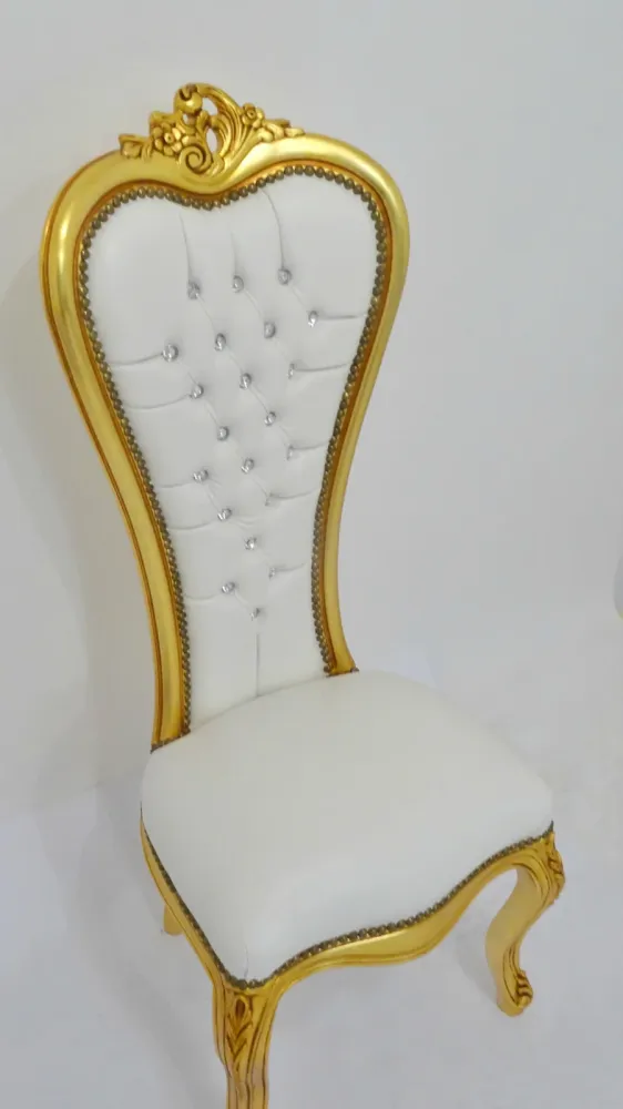 Sedia barocco schienale alto legno colore oro ed ecopelle bianco con strass