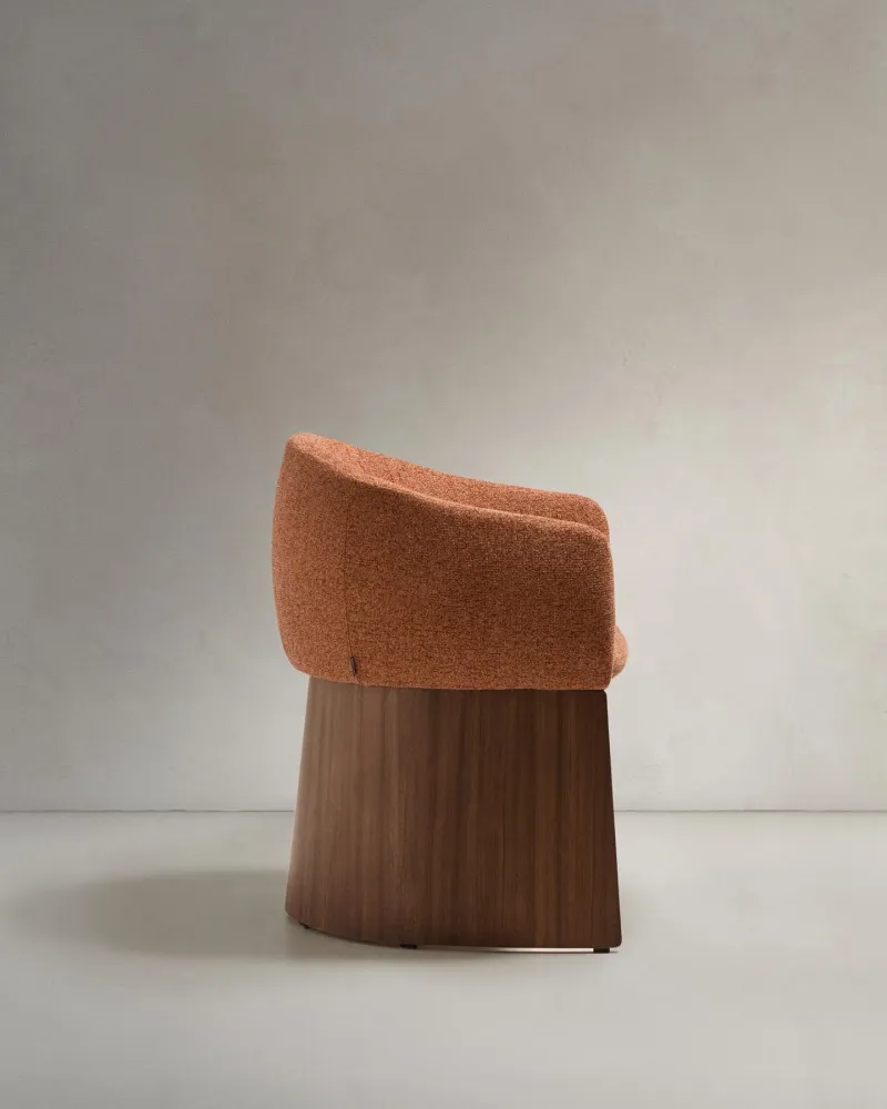 Sedia Bosca con ciniglia terracotta e impiallacciatura noce FSC 100%