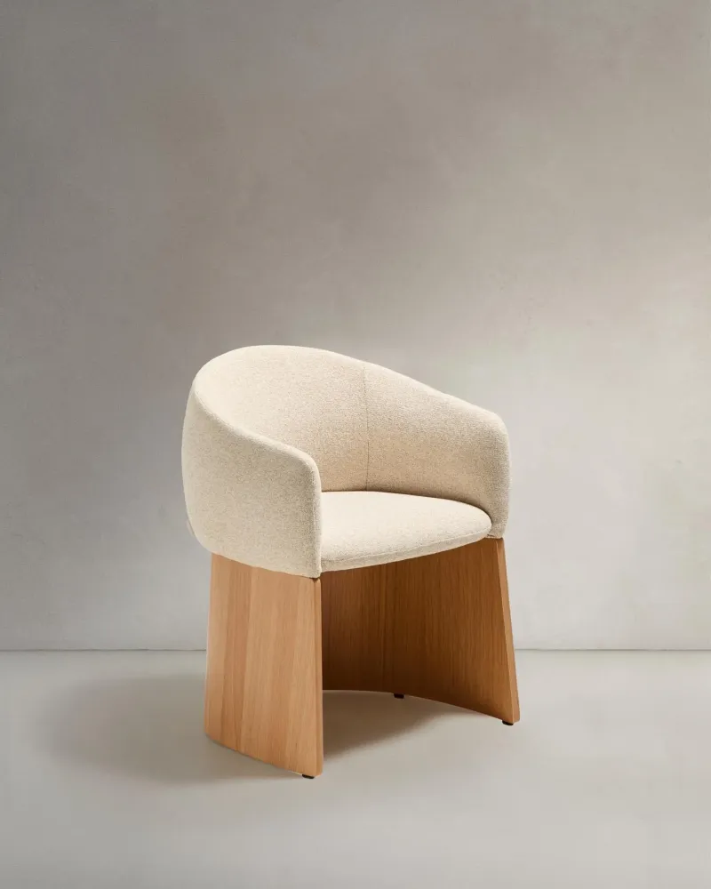 Sedia Bosca con struttura ciniglia beige e impiallacciatura rovere FSC 100%