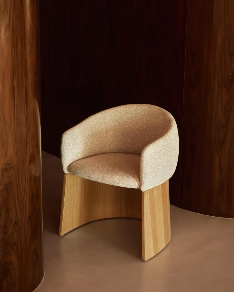 Sedia Bosca con struttura ciniglia beige e impiallacciatura rovere FSC 100%