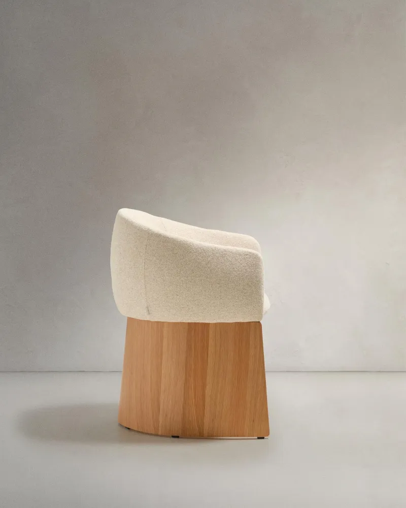 Sedia Bosca con struttura ciniglia beige e impiallacciatura rovere FSC 100%
