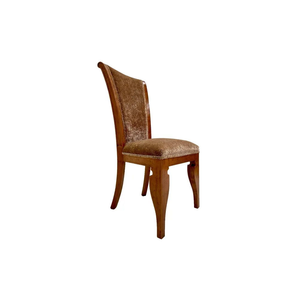 Sedia con gambe sfera tagliate