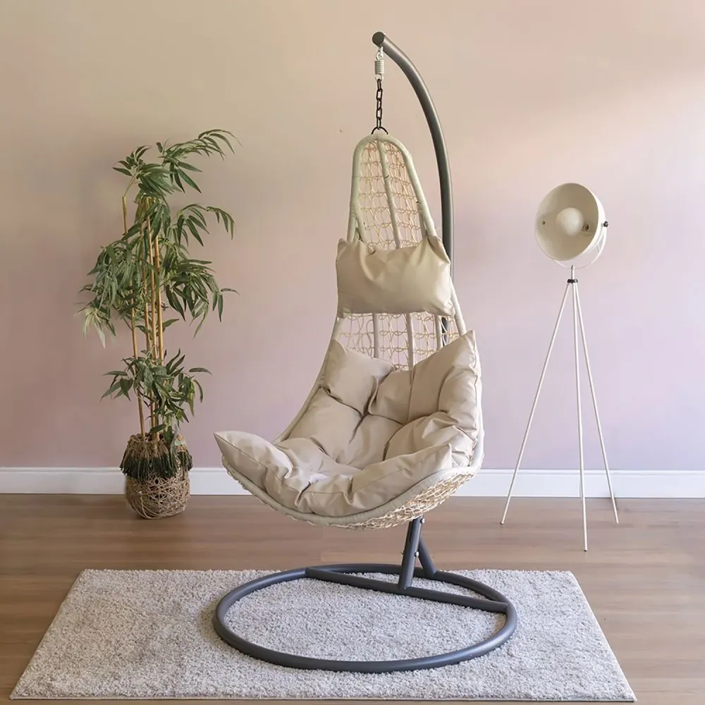 Sedia Dondolo Amaca Uovo con Cuscino PE Effetto Rattan Ecru