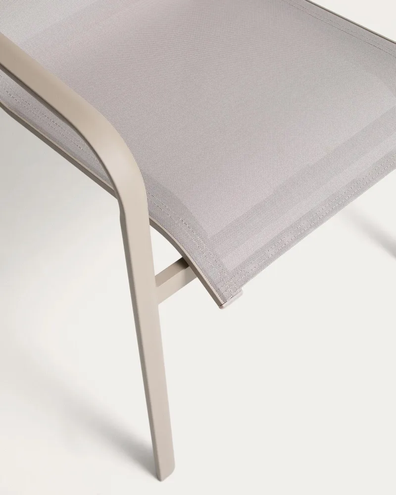 Sedia da esterno impilabile Canea realizzata Textline beige e alluminio tortora