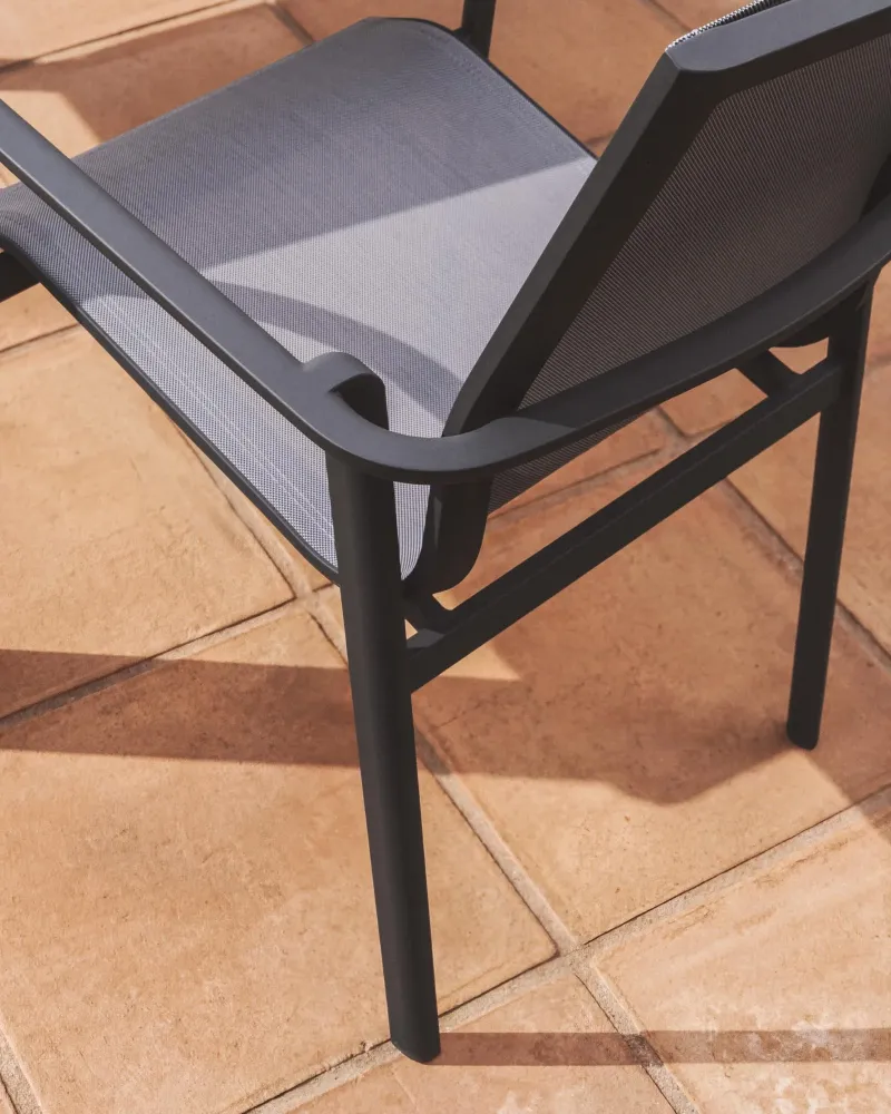 Sedia da esterno impilabile Canea realizzata Textline grigio e alluminio grafite