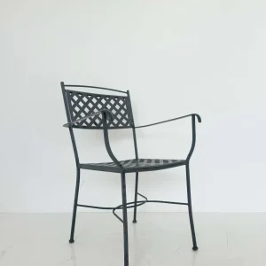 Sedia ferro verniciato con braccioli – Design elegante per interni ed esterni