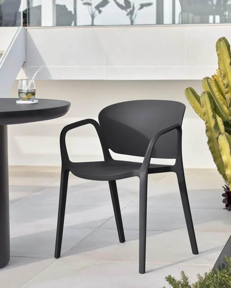 Sedia impilabile Ania 100% outdoor nera