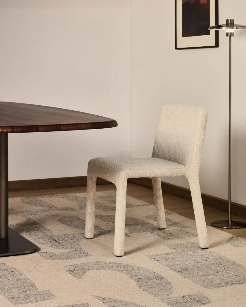 Sedia impilabile Loria con struttura ciniglia beige