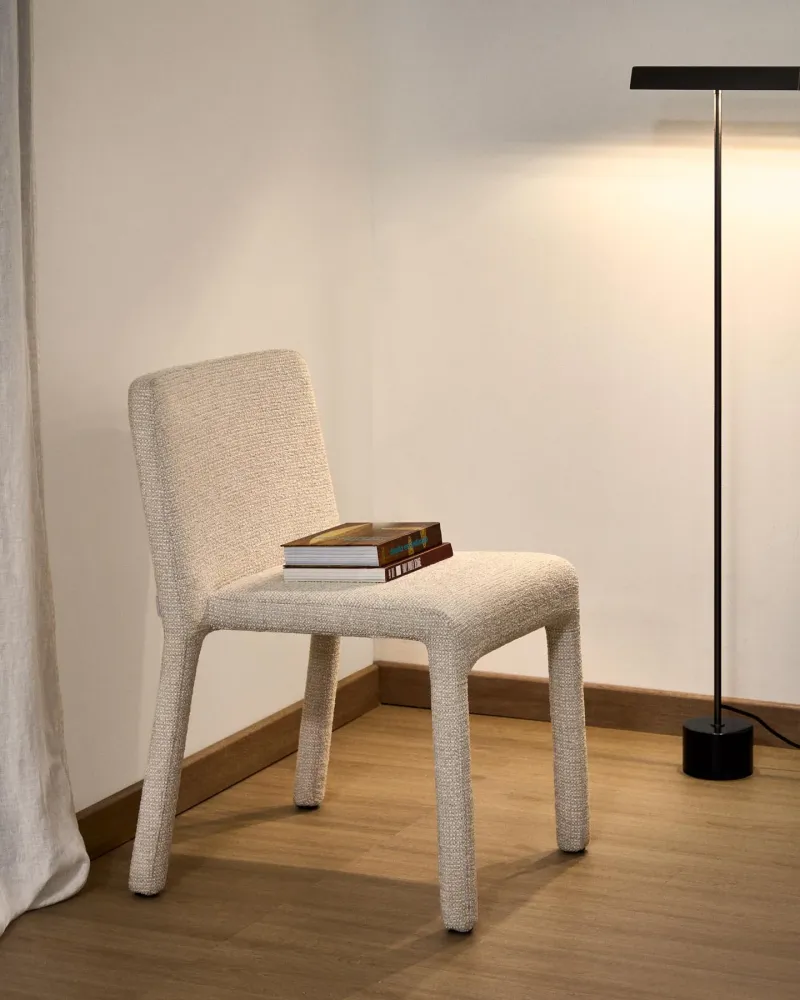 Sedia impilabile Loria con struttura ciniglia beige