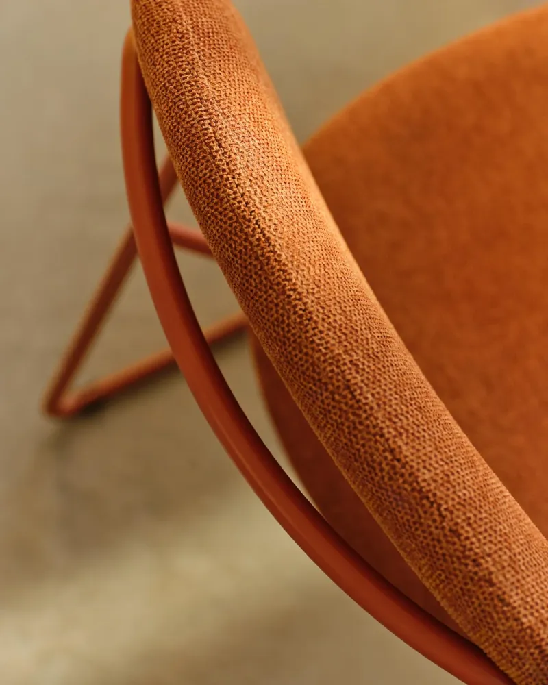 Sedia impilabile Meli con terrakottciniglia e terracotta colorateottgambe metallo color