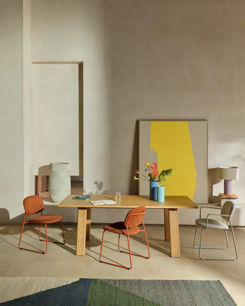 Sedia impilabile Meli con terrakottciniglia e terracotta colorateottgambe metallo color