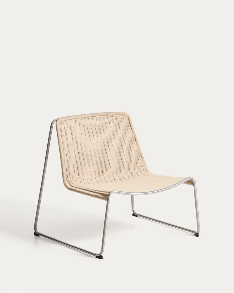 Sedia impilabile Tavari realizzata corda sintetica beige e acciaio inox dall'aspetto spazzolato