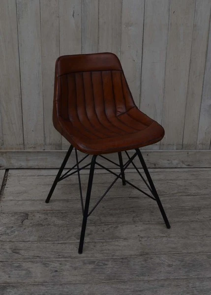 Sedia vintage pelle con struttura metallo cm 46x49x79h