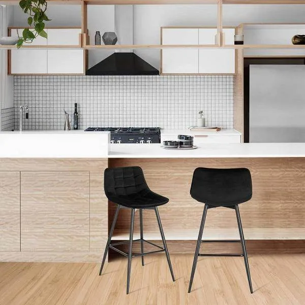 Set di 2 sgabelli da bar di design con poggiapiedi velluto, gambe metallo Elif nero