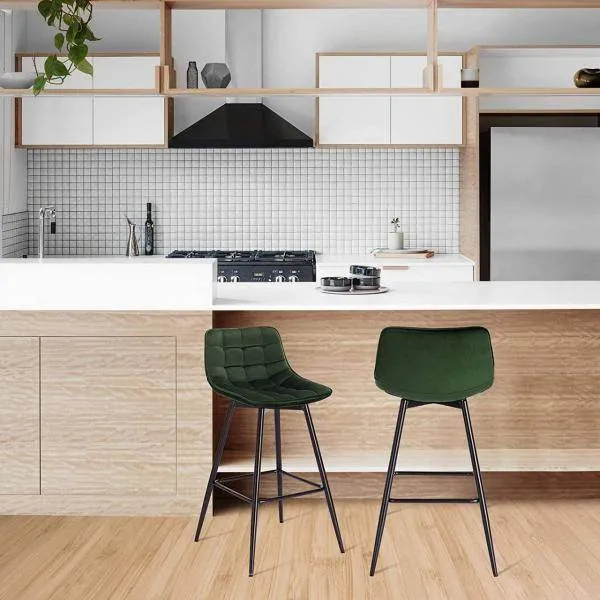 Set di 2 sgabelli da bar di design con poggiapiedi velluto, gambe metallo Elif verde scuro