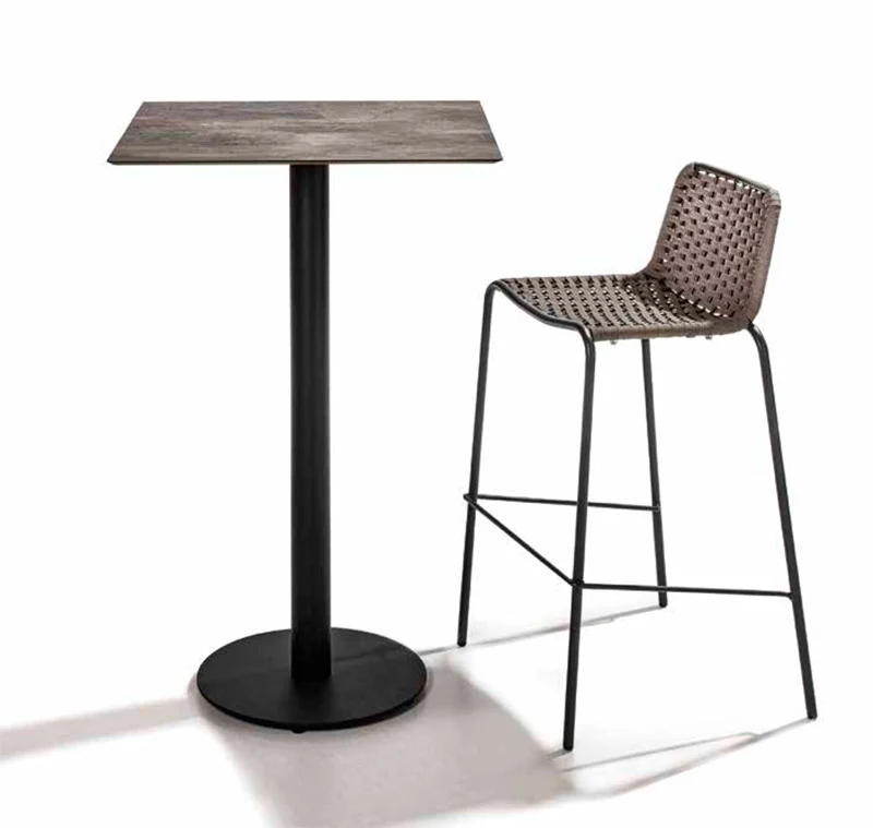Set da 4 Sgabello moderno alto struttura metallo scocca con intreccio cm 58x50x98h
