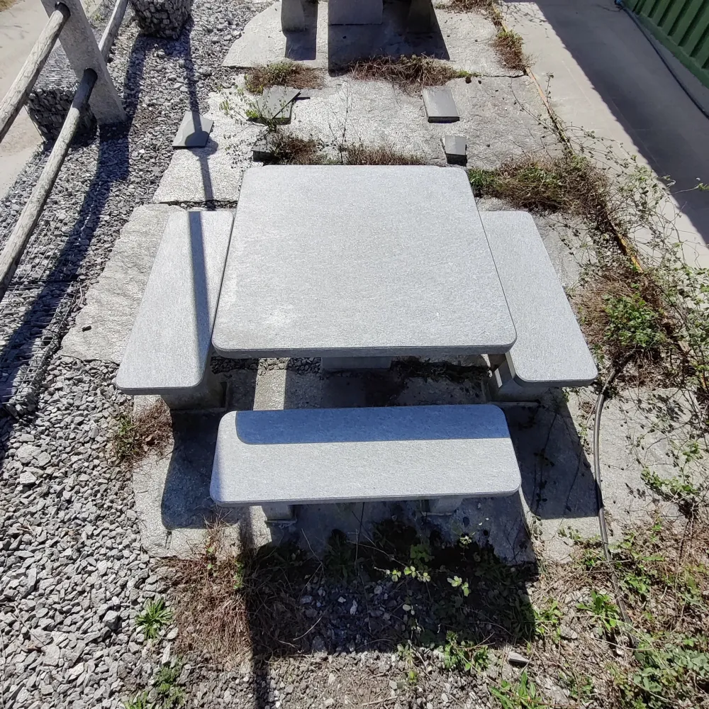 Set tavolo quadrato con 4 panchine
