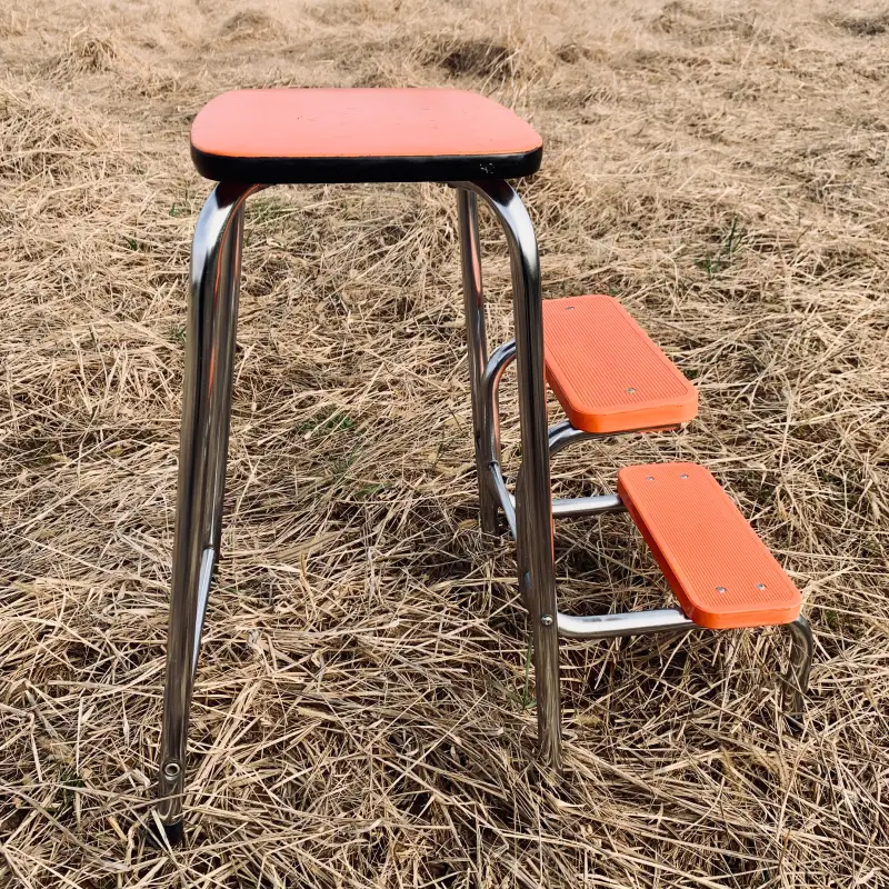 Sgabello Arancione da Cucina con scaletta - Italia 1970