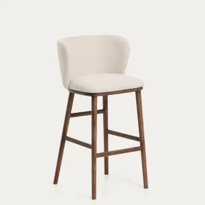 Sgabello Ciselia ciniglia beige con gambe legno massello di frassino finitura noce, FSC Mix Credit, 75 cm