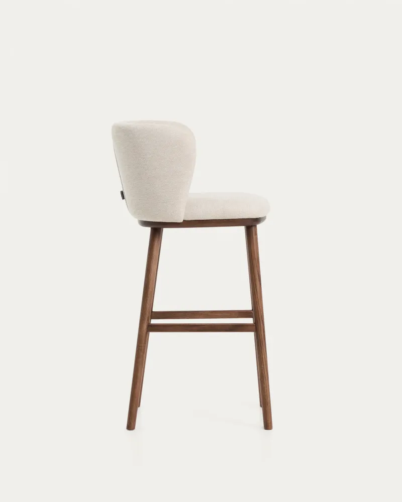 Sgabello Ciselia ciniglia beige con gambe legno massello di frassino finitura noce, FSC Mix Credit, 75 cm
