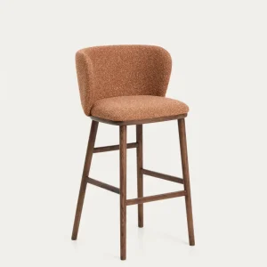 Sgabello Ciselia ciniglia spessa di terracotta con gambe massello di frassino finitura noce, FSC Mix Credit, 75 cm