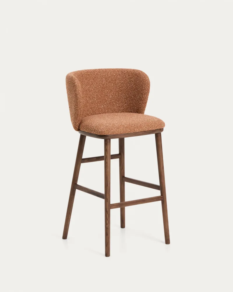 Sgabello Ciselia ciniglia spessa di terracotta con gambe massello di frassino finitura noce, FSC Mix Credit, 75 cm