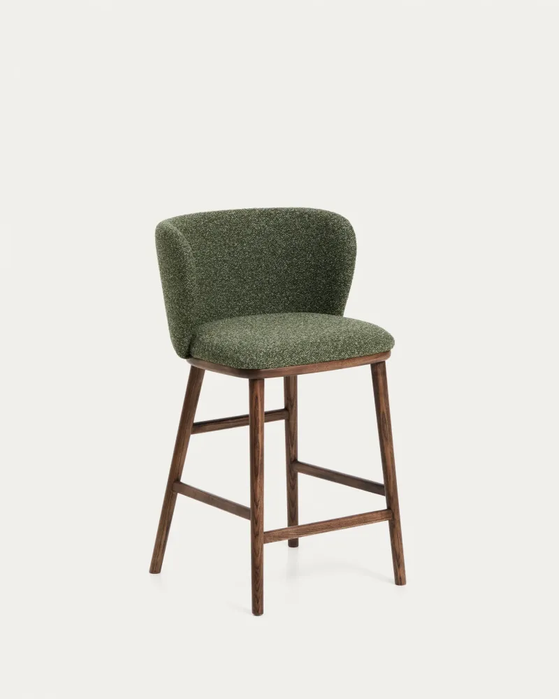 Sgabello Ciselia ciniglia spessa verde scuro con gambe legno massello di frassino finitura noce, FSC Mix Credit, 65 cm