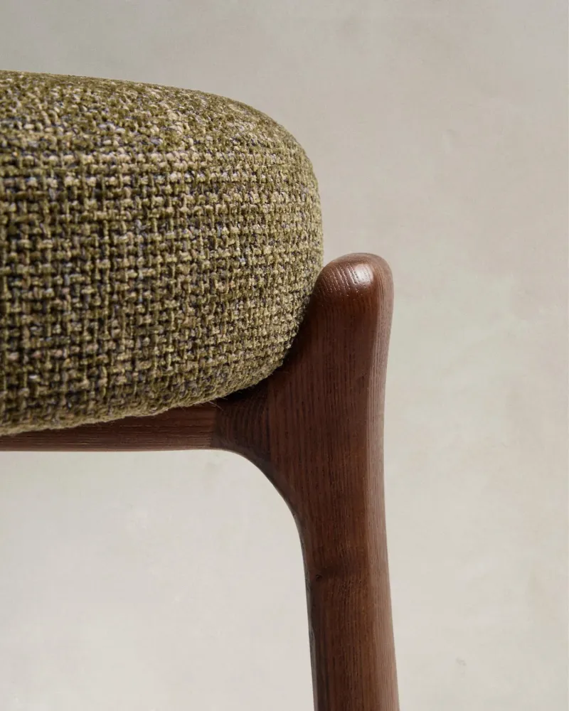 Sgabello granito fatto di chenille verde e legno di cenere solido con finitura colorata di noce, FS