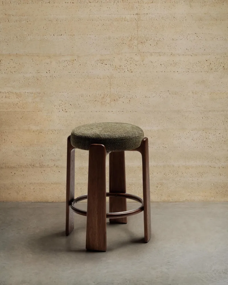Sgabello granito fatto di chenille verde e legno di cenere solido con finitura colorata di noce, FS
