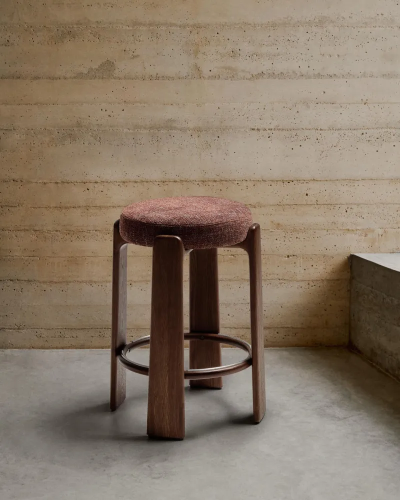 Sgabello granito realizzato braunciniglia e frassino massello con finitura noce, F