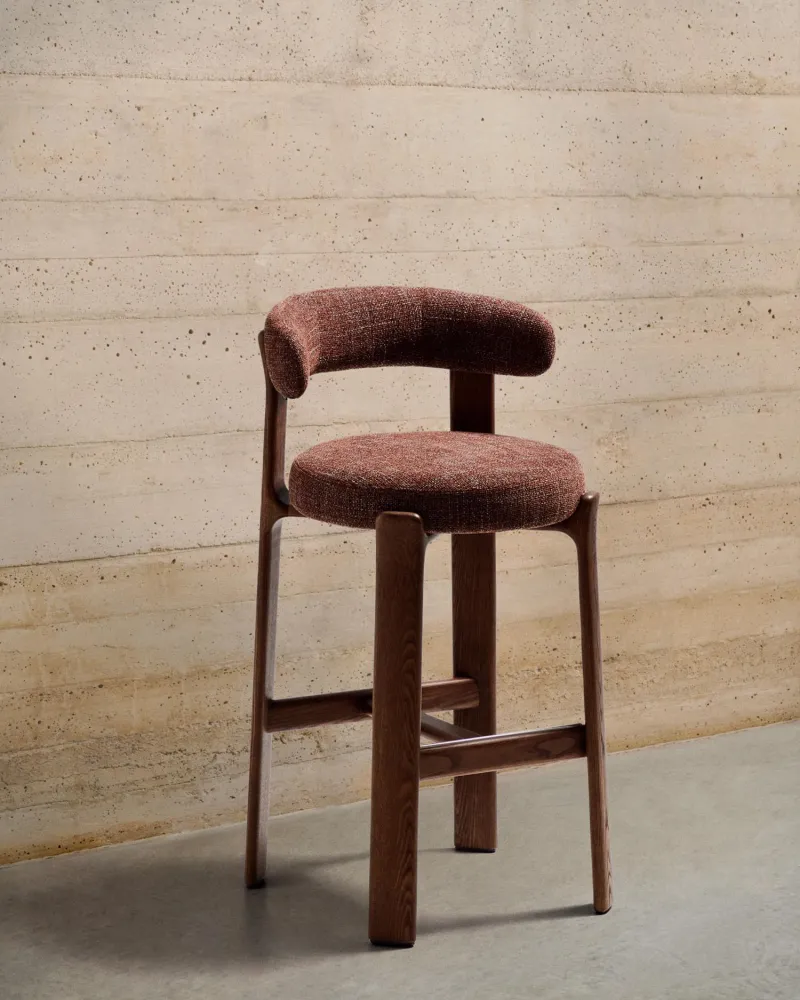 Sgabello granito realizzato braunciniglia e legno massello di frassino con finitura noce