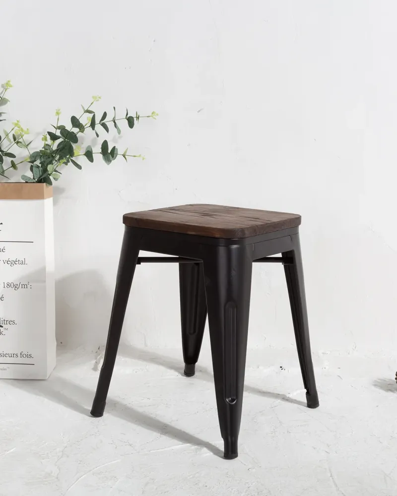 Sgabello di legno Lix nero
