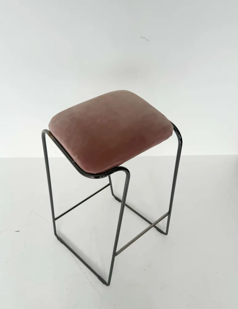 Sgabello metallo con seduta imbottita rosa antico