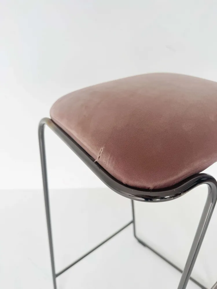 Sgabello metallo con seduta imbottita rosa antico